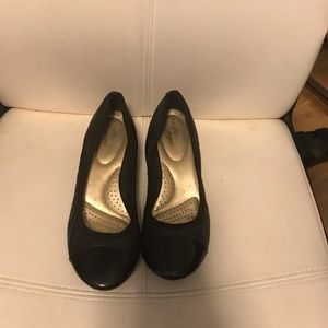 Black wedge heeled shoes